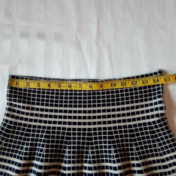 Max Studio Skirt (size M/L) - Picture 2 of 5